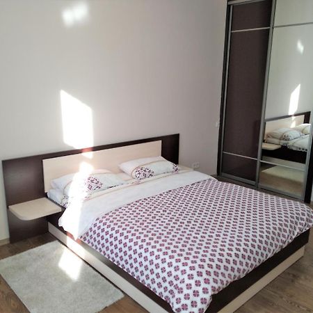 2 Bedrooms Apartment 150M From Opera House Lviv Buitenkant foto